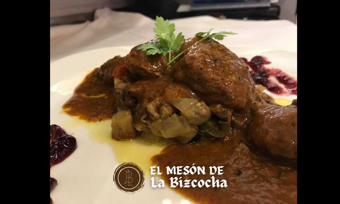 Carrillada de cerdo criado con castaña, braseada y estofada
