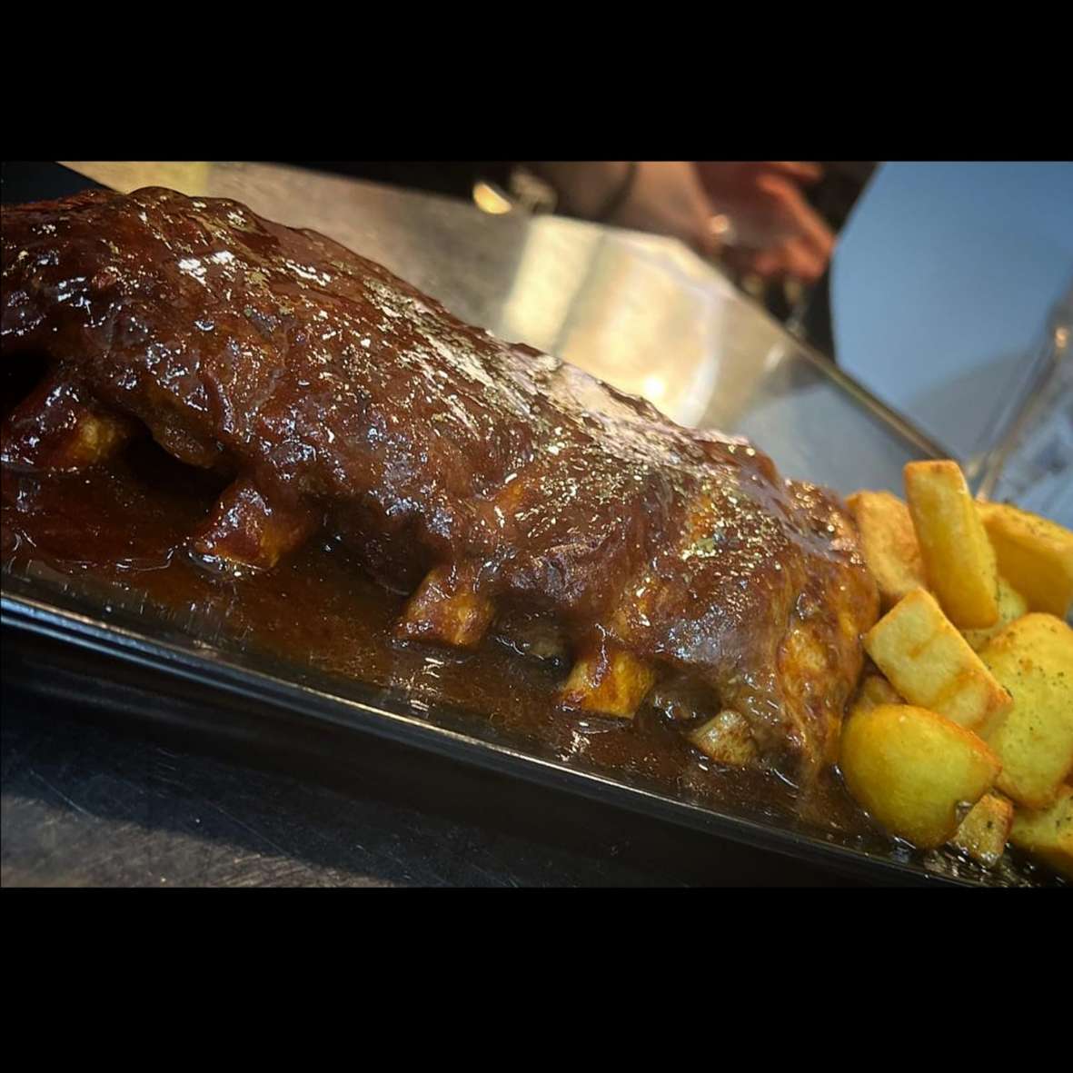COSTILLAR CERDO A LA SALSA BBQ