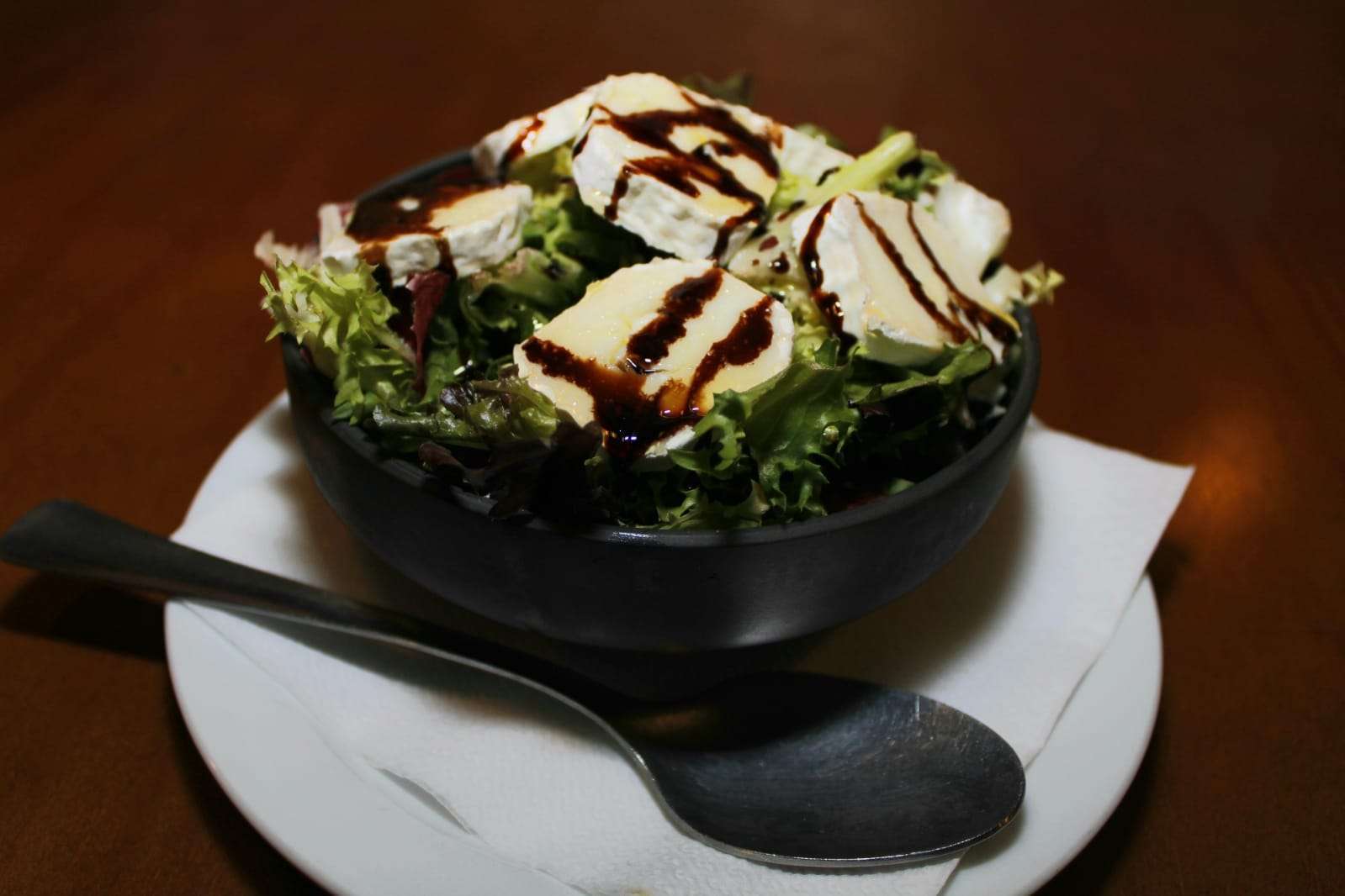 Ensalada todo verde con queso de cabra