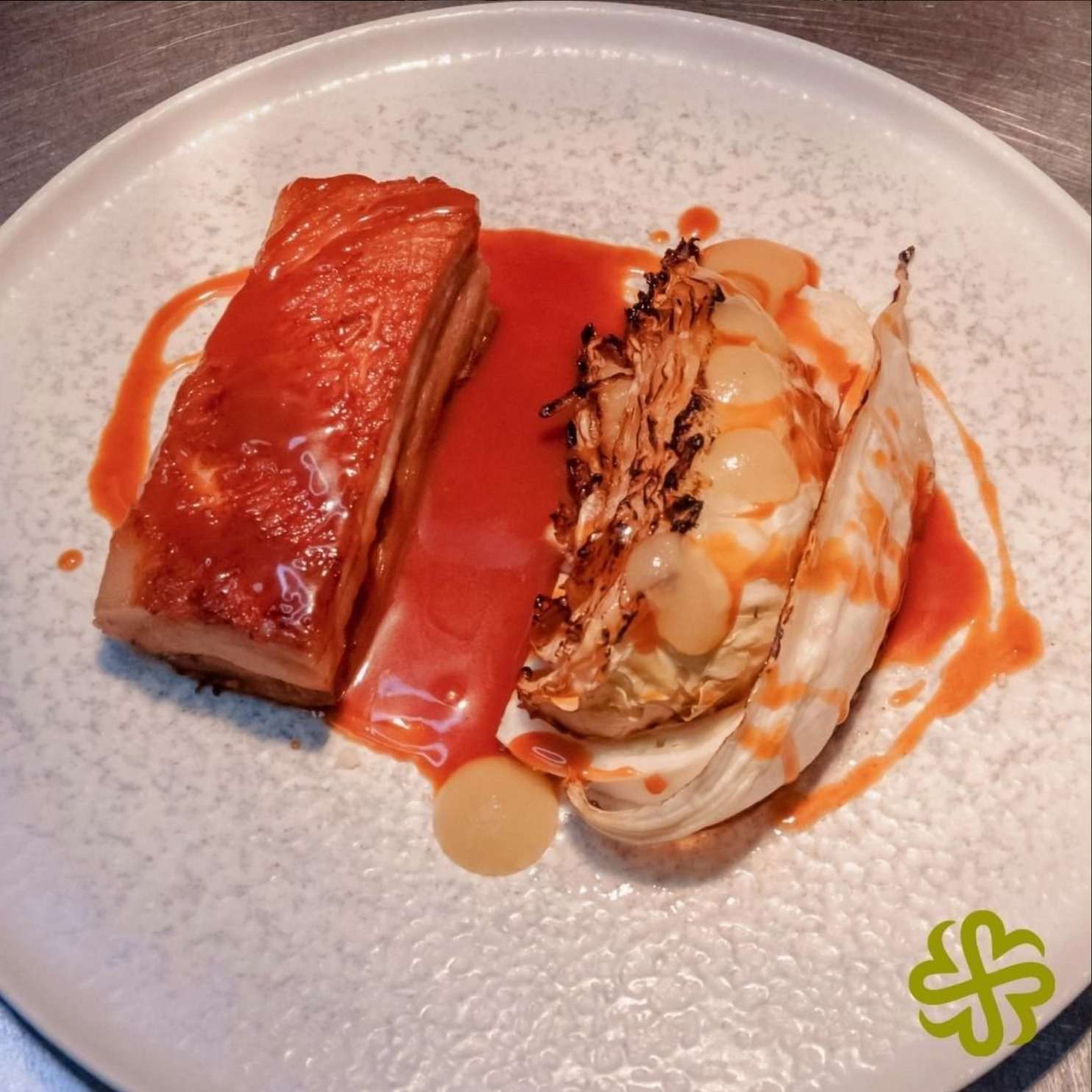 Panceta de cochinillo crujiente