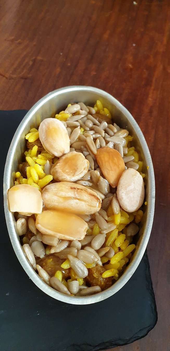 Arroz agridulce con frutos secos y pasas