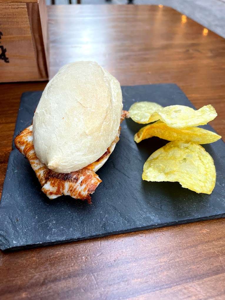 Bocadillo de lomo plancha con tomate