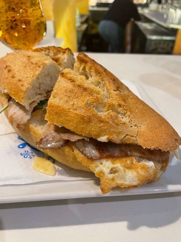 Bocadillo de lomo plancha completo