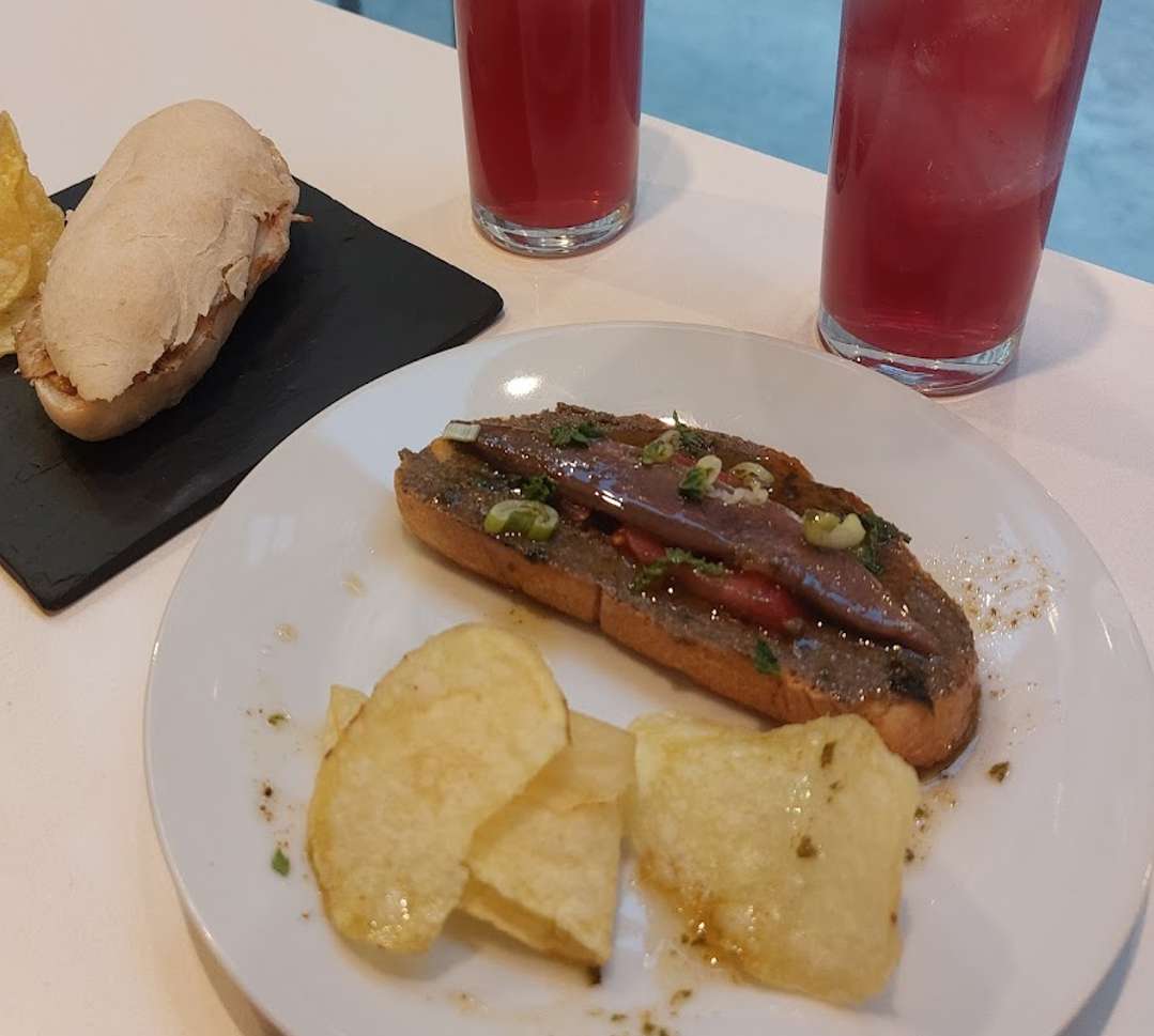 Paté de aceitunas con anchoas