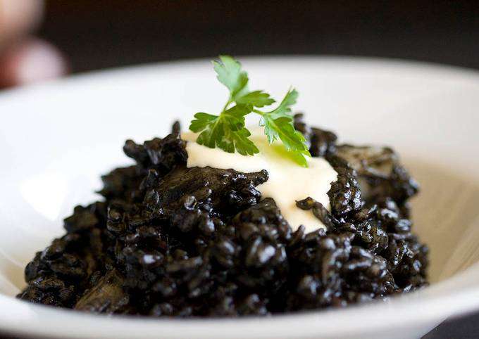 Arroz negro con alioli (2 personas )