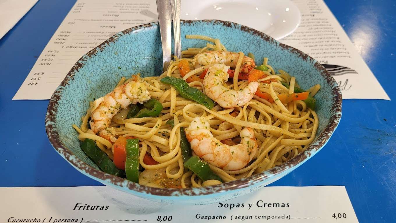 Wok de verduras con tallarines gambas