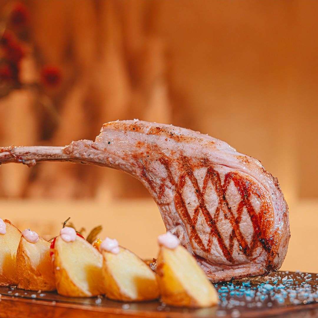 TOMAHAWK DE CERDO DE CASTAÑA