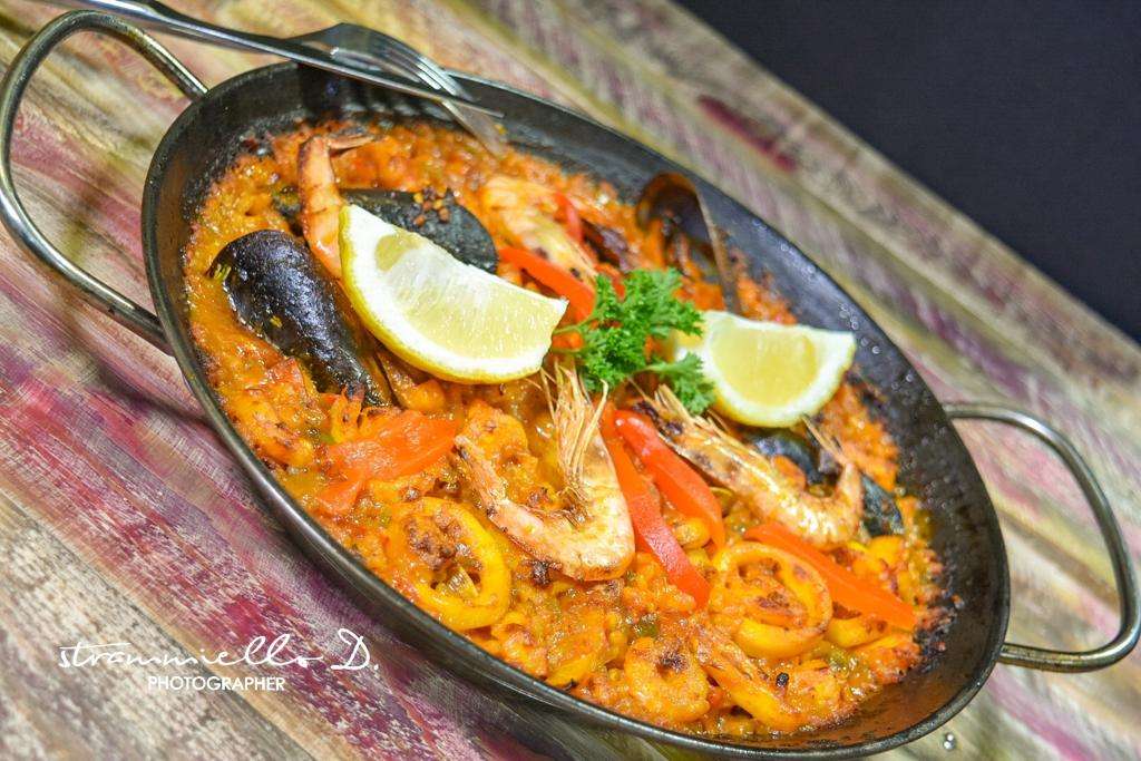 Paella de pescado y marisco