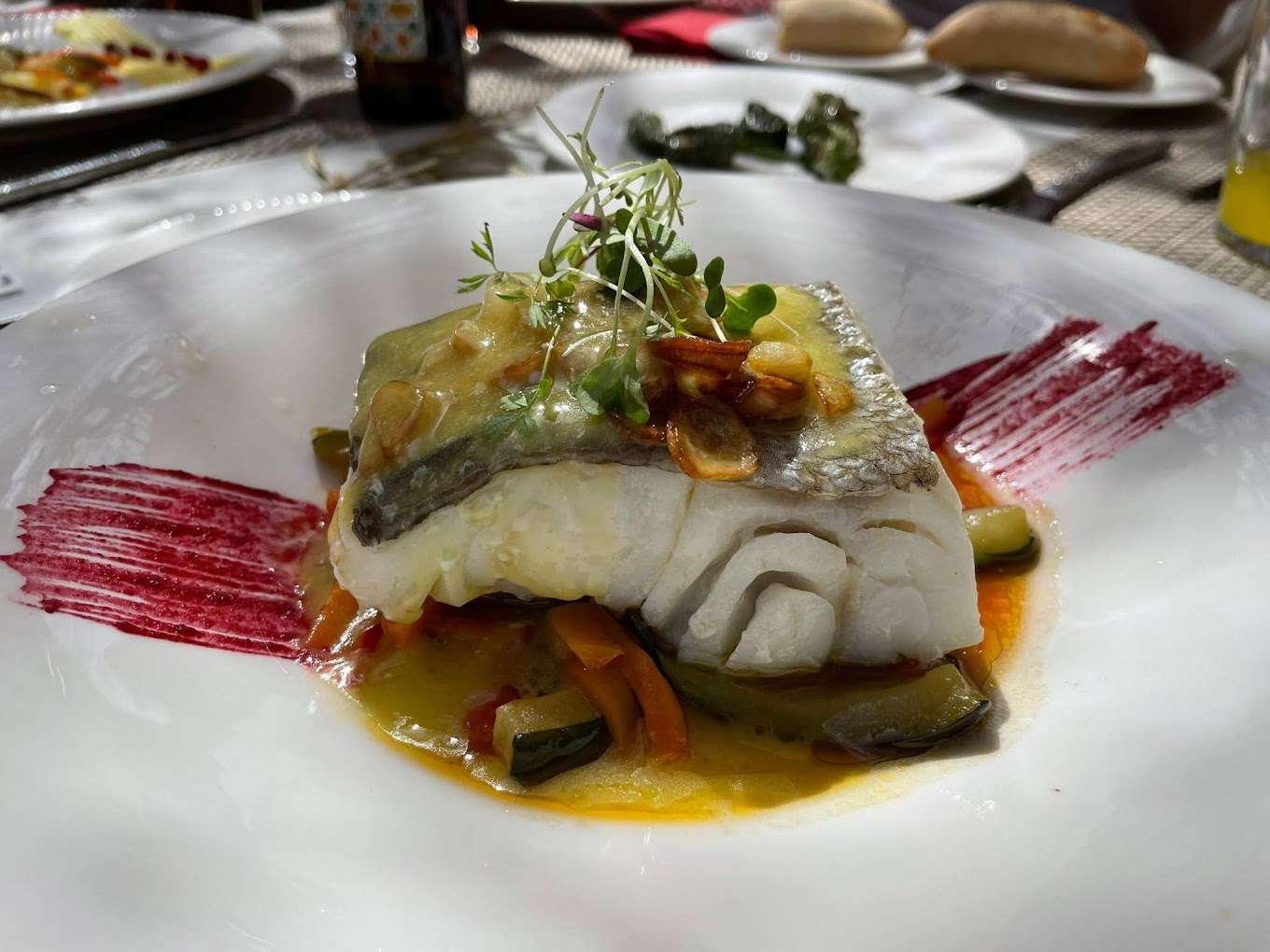 Bacalao Confitado y su pil-pil sobre lecho de Verduras Braseadas