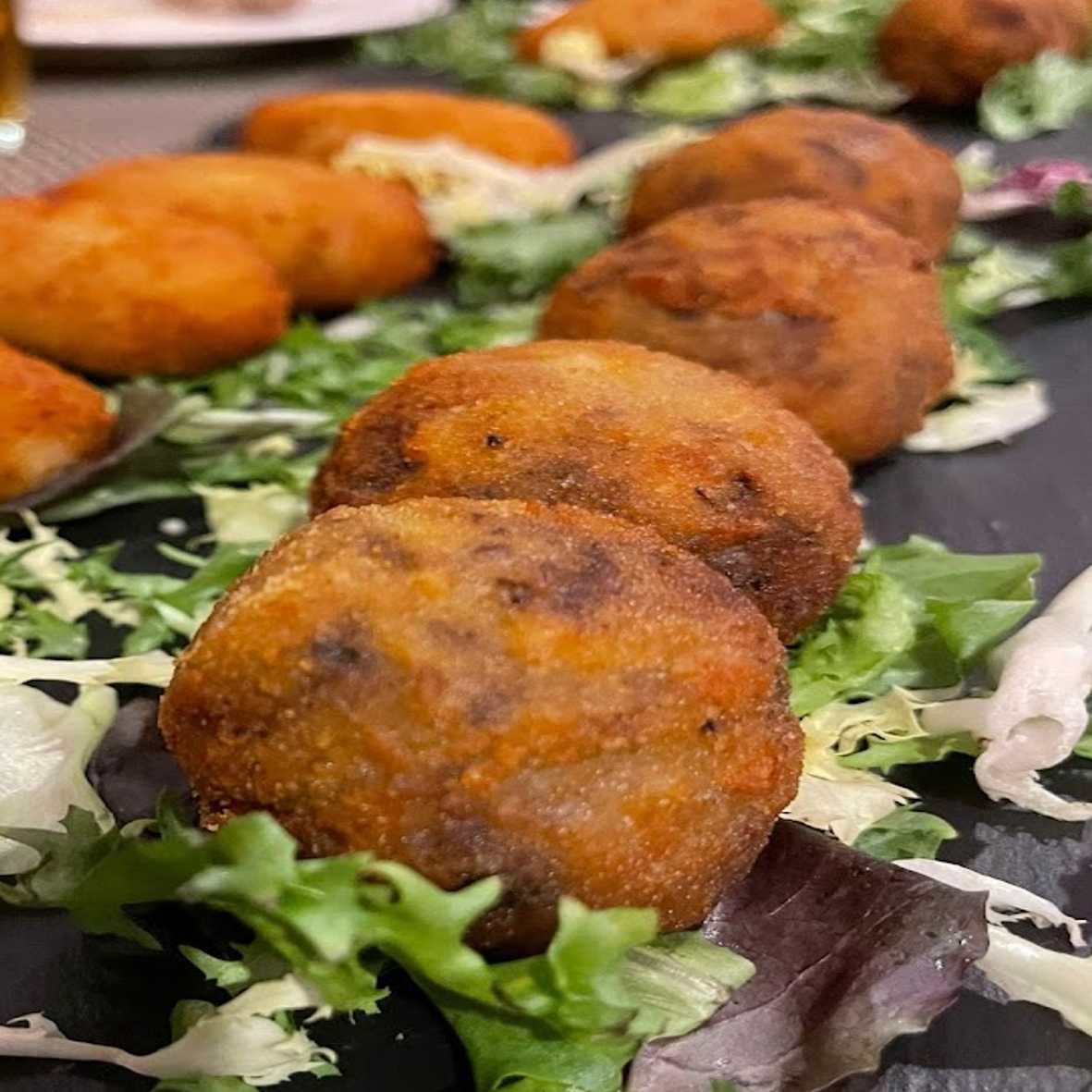 Croquetón de pollo y jamón