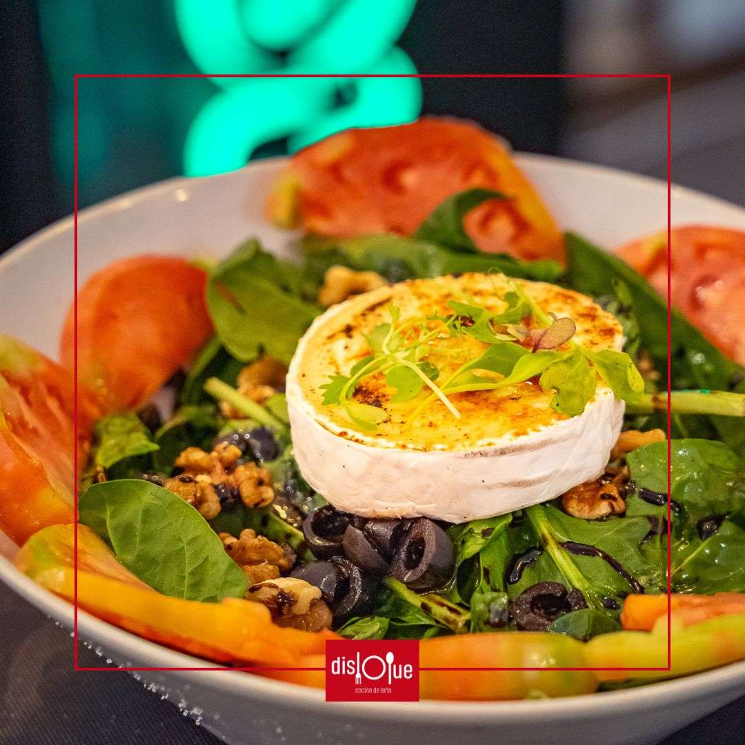 Ensalada de espinacas, queso de cabra y nueces