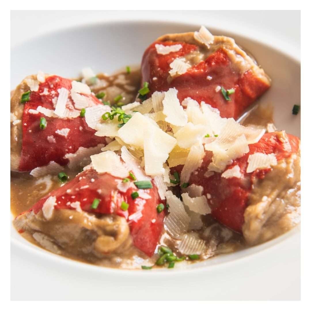 Pimientos del piquillo rellenos de rabo de toro