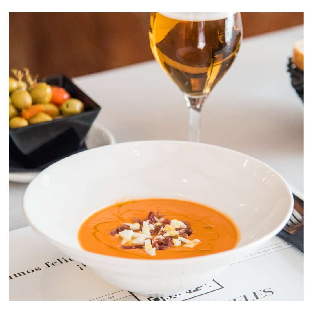 Salmorejo con picadillo de jamón y huevo