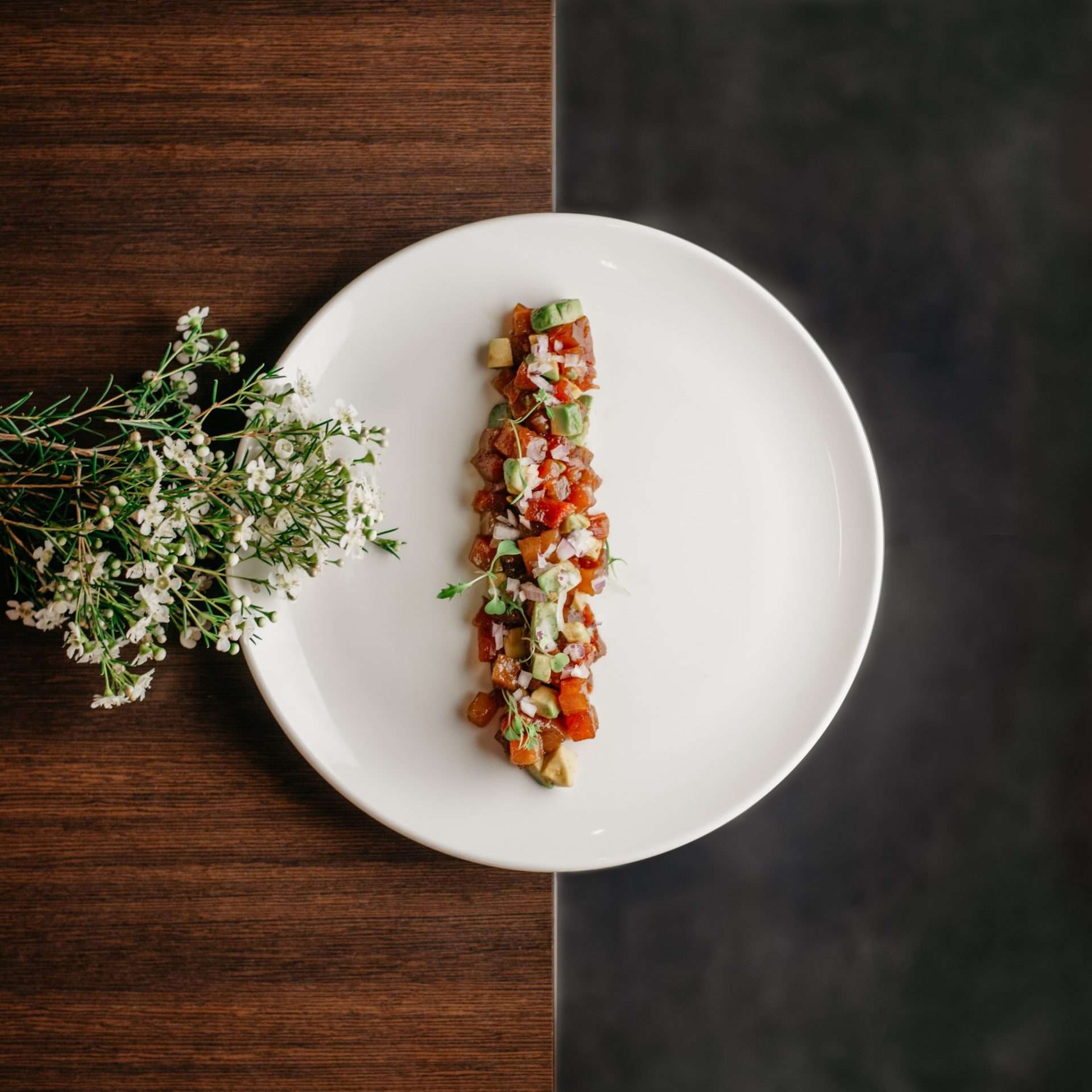 Tartar de atún rojo con aguacate