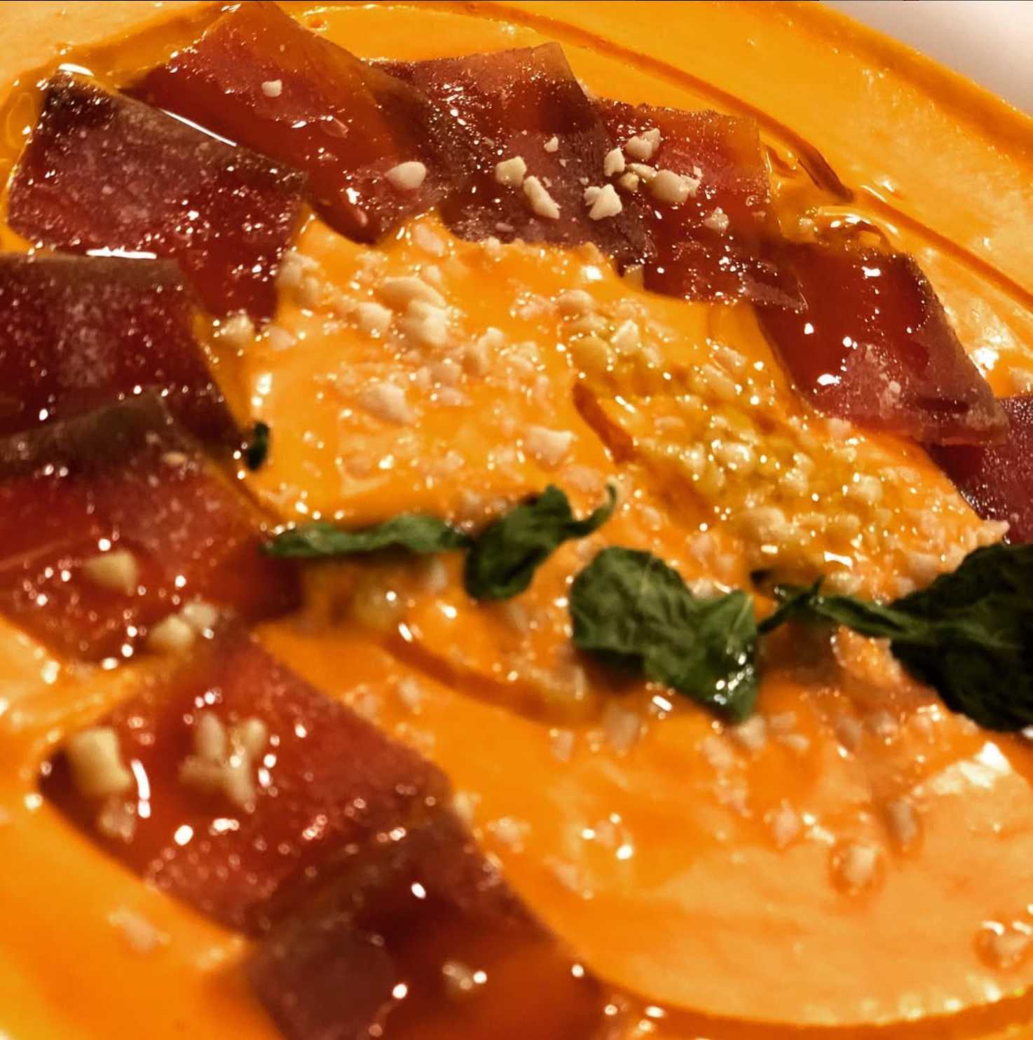 Salmorejo con Mojama de Atún y Albahaca