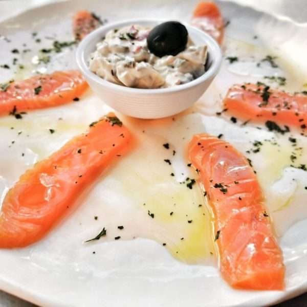 Lomitos de Salmon Ahumado con Salsa Tártara ( 6 unidades )