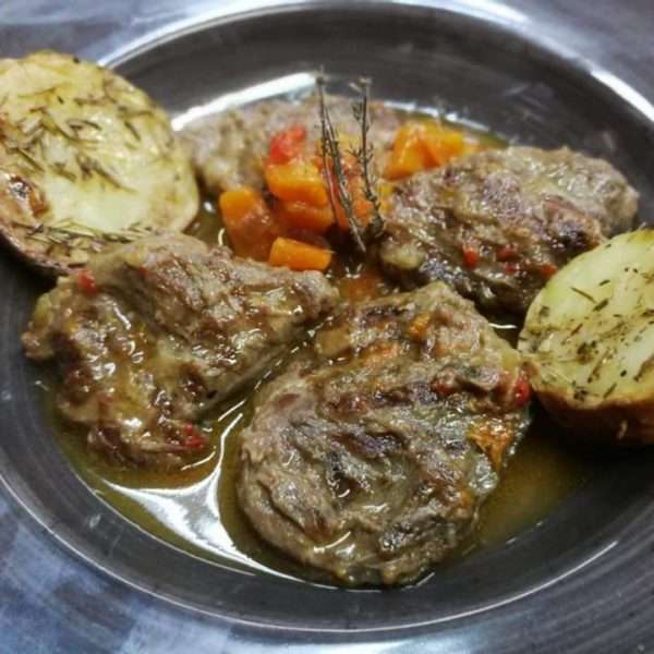Carrillada Ibérica al vino blanco