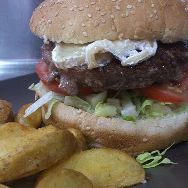Hamburguesa Miel Y Mostaza Con Patatas Gajo