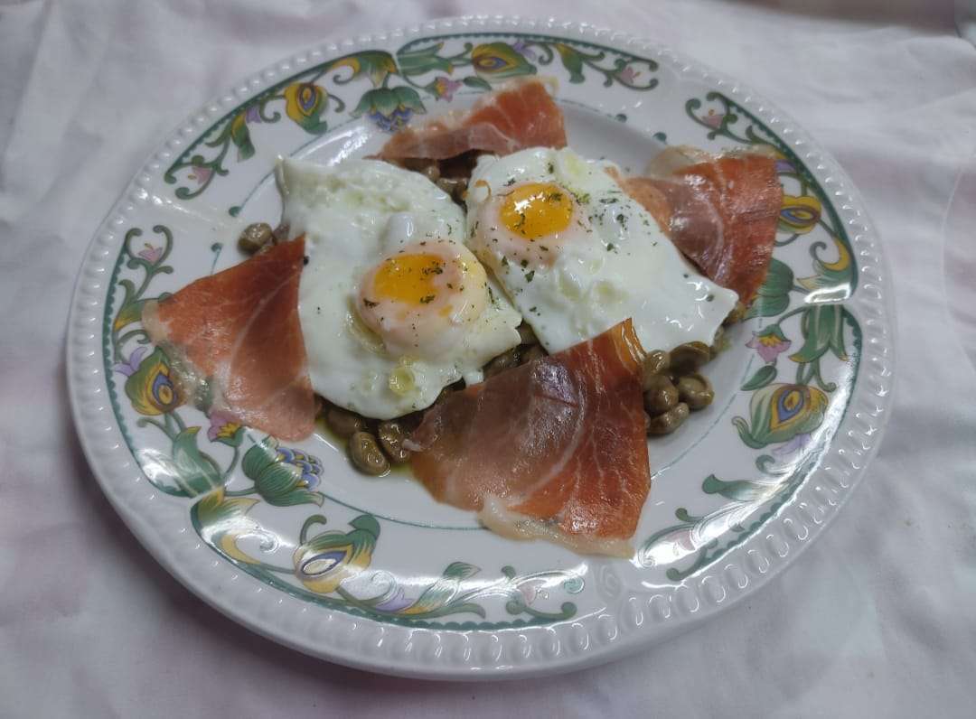 Habitas con jamón