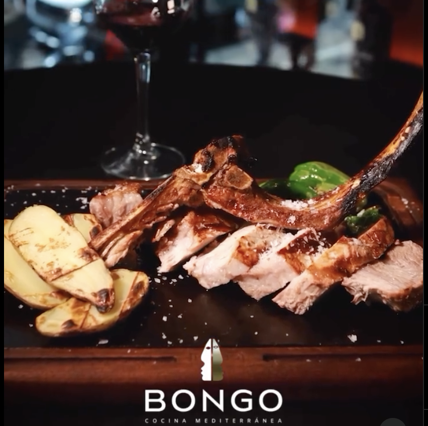 Tomahawk de cerdo  a la brasas