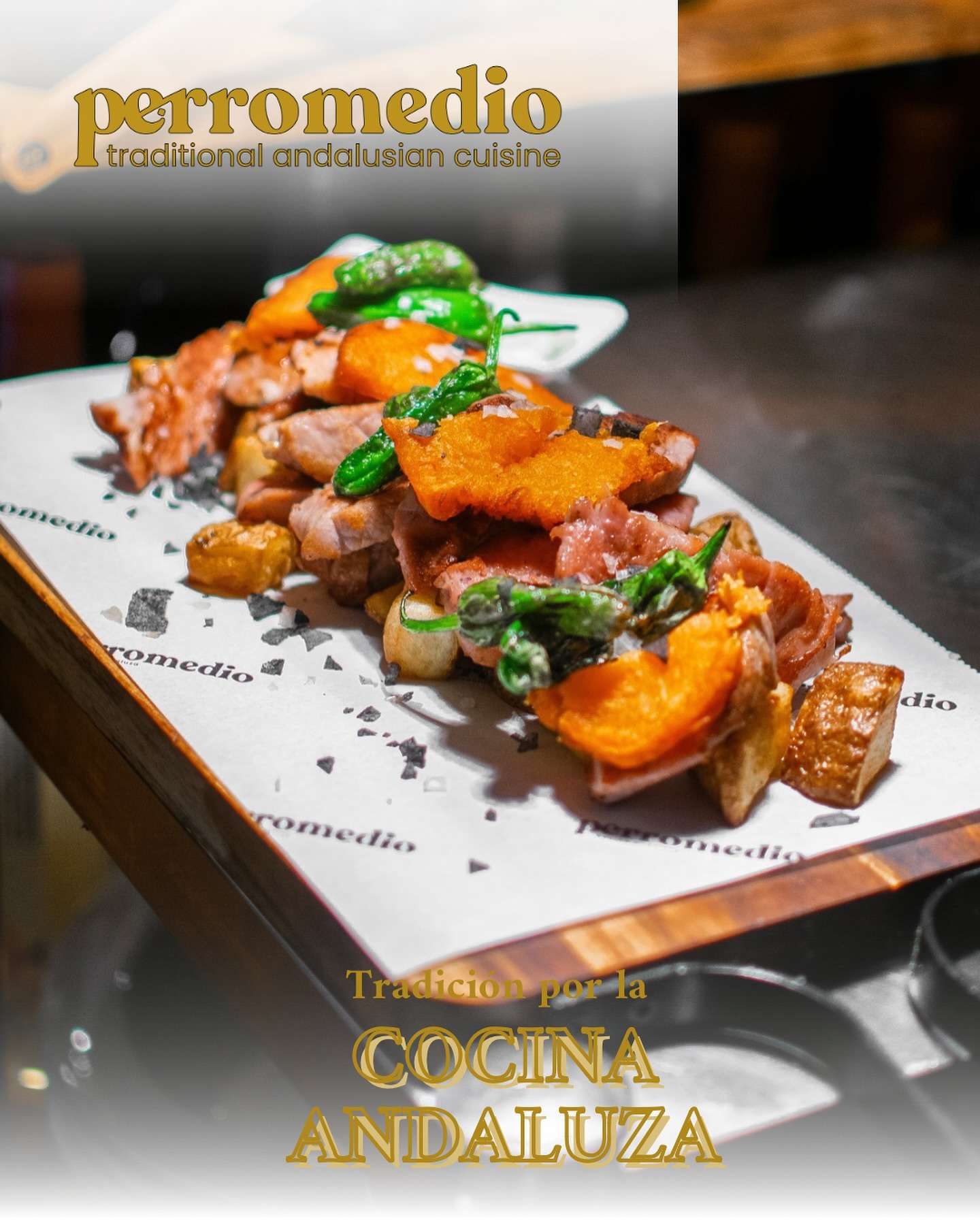 Solomillo de cerdo iberico en tabla con patatas crujientes caseras y boniato plancha