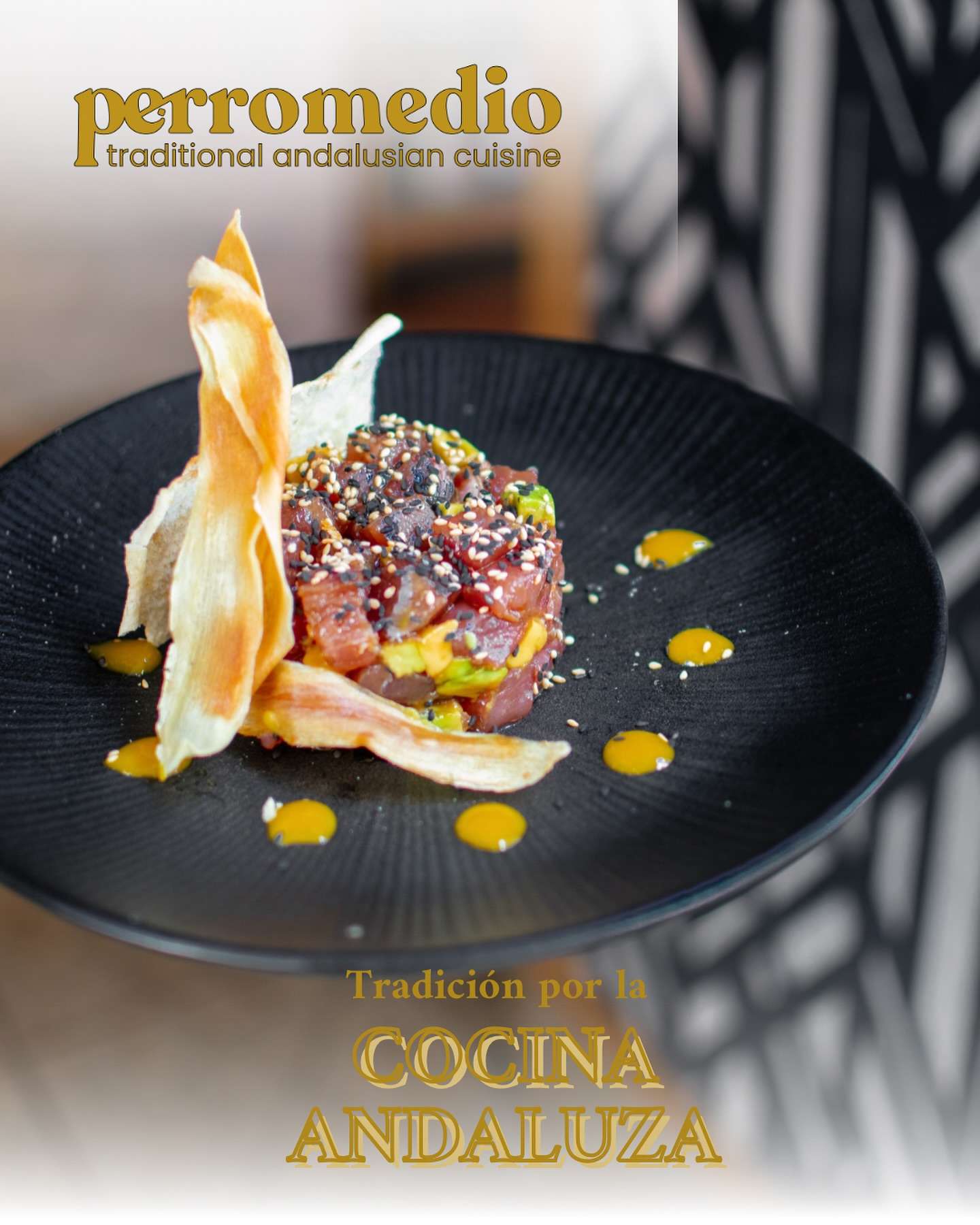 Tartar de atun base de agucate y laminas de mango
