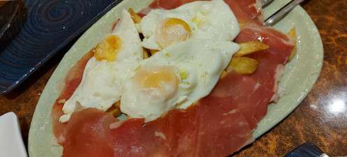 Huevos Rotos con Jamón