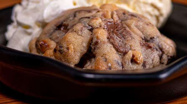 Cookie Artesanal Rellena de Nutella y Nueces