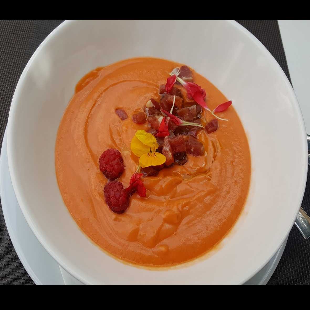 Salmorejo de cítricos con sorbete de mandarina