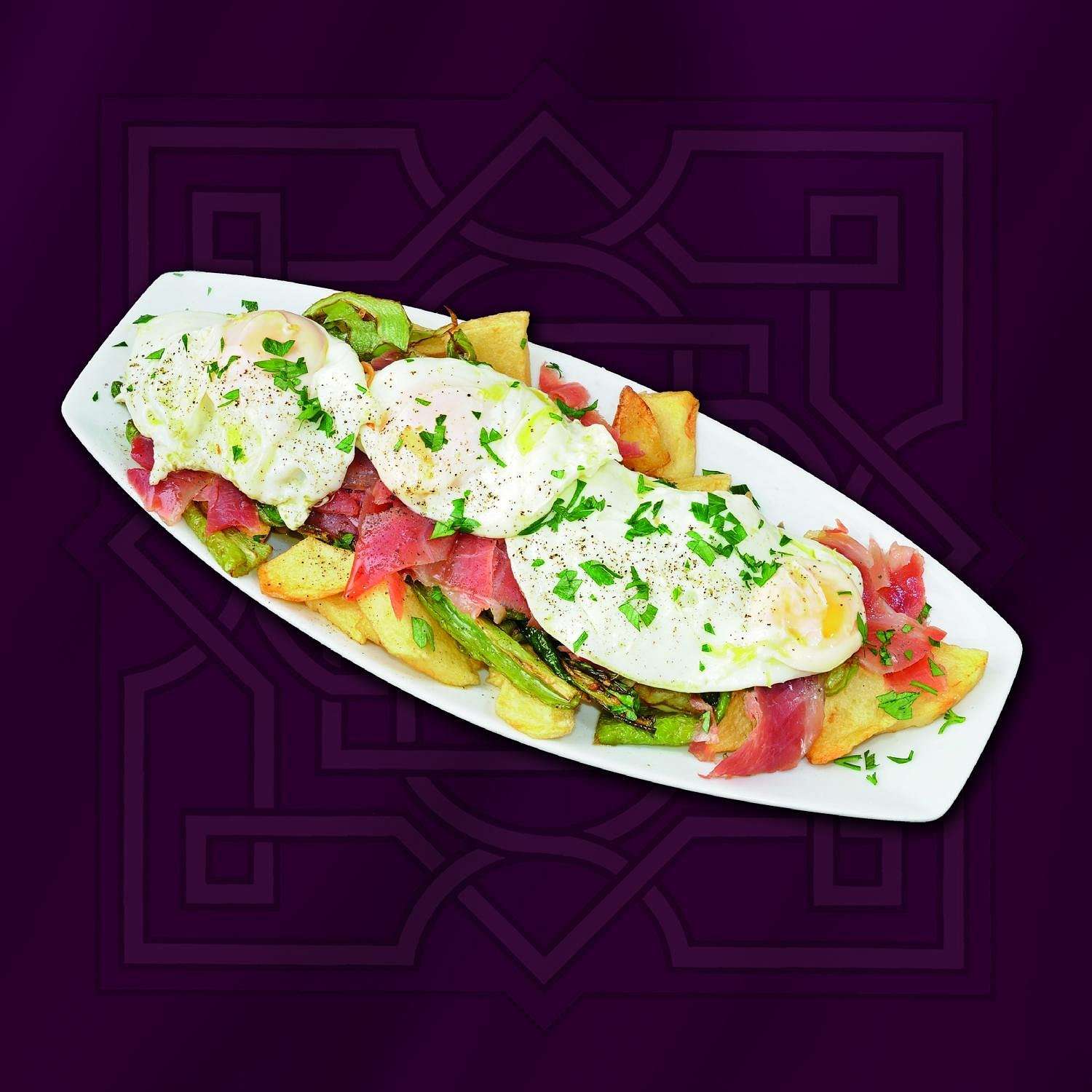 Revuelto de patatas, huevos y jamón