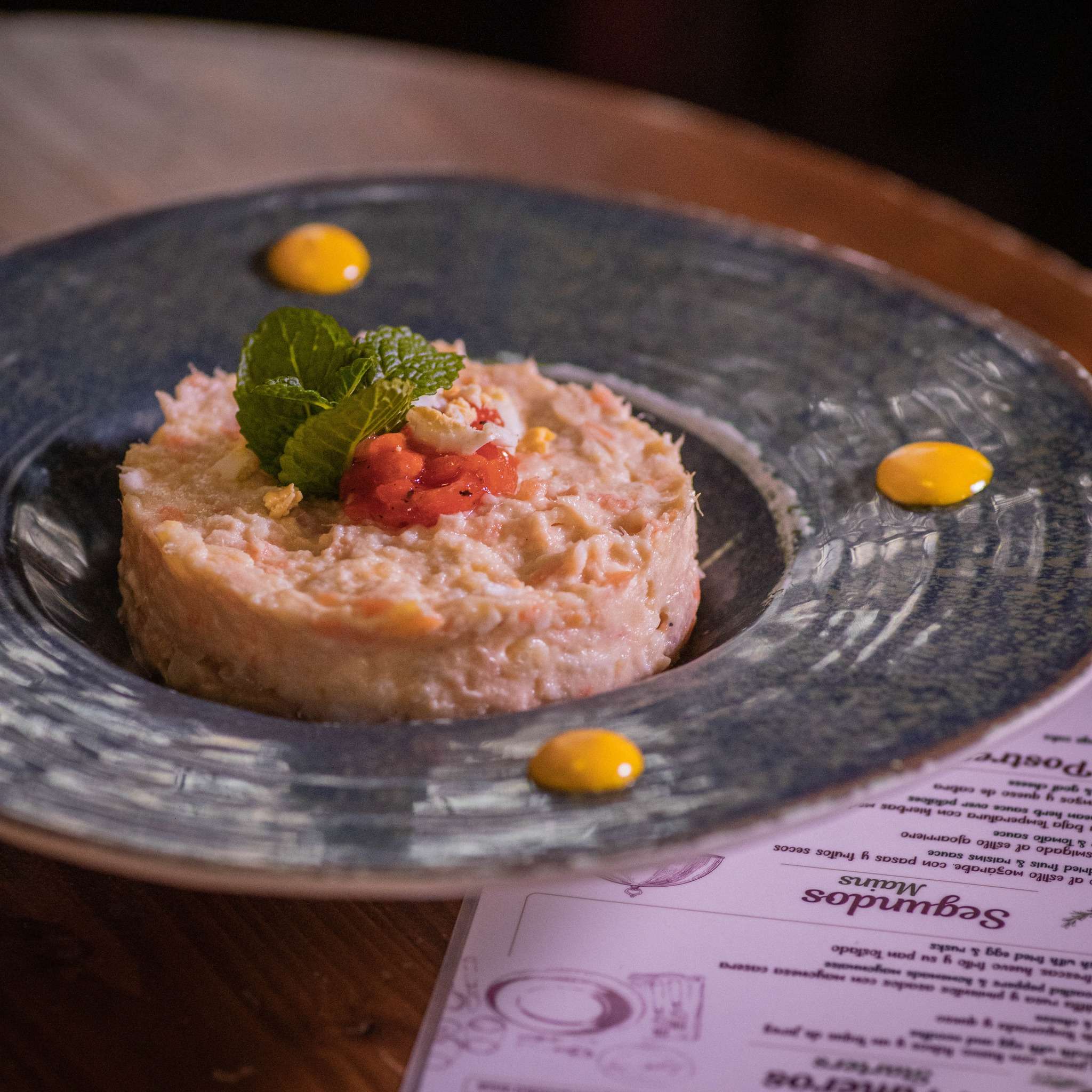 Tartar de salmón y aguacate con soja