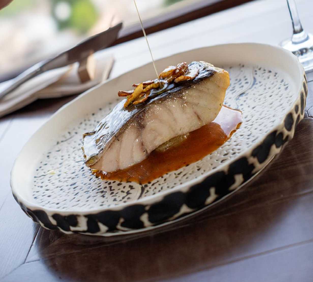 Corvina Asada a la Espalda y Jugo de Roteña