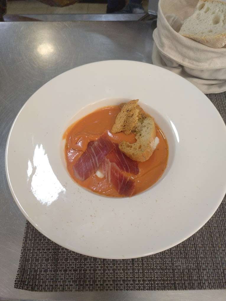 SALMOREJO CON JAMÓN Y HUEVO (SOLO TEMPORADA)