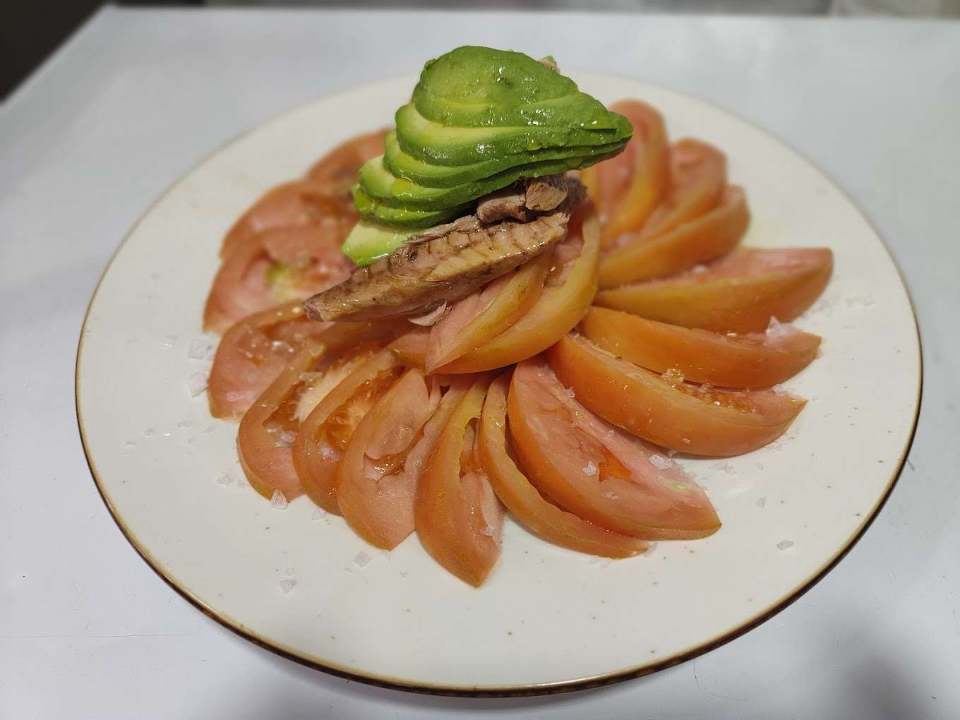 TOMATE CON MELVA Y AGUACATE