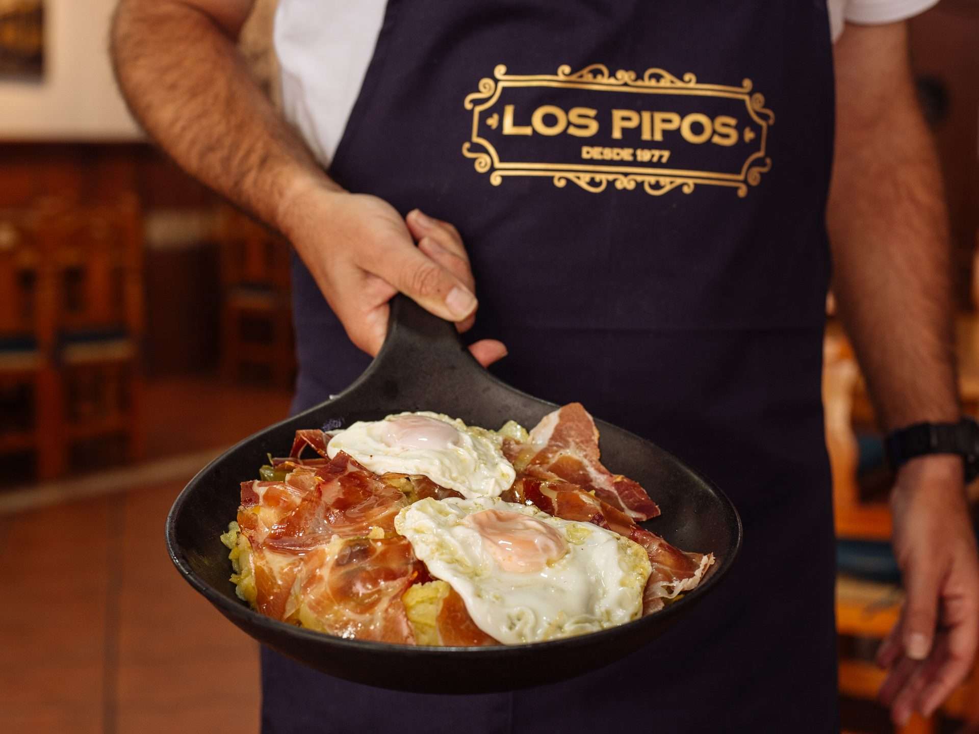 HUEVOS  ROTOS
