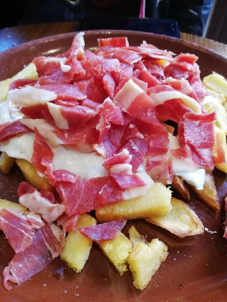 Huevos rotos con jamón