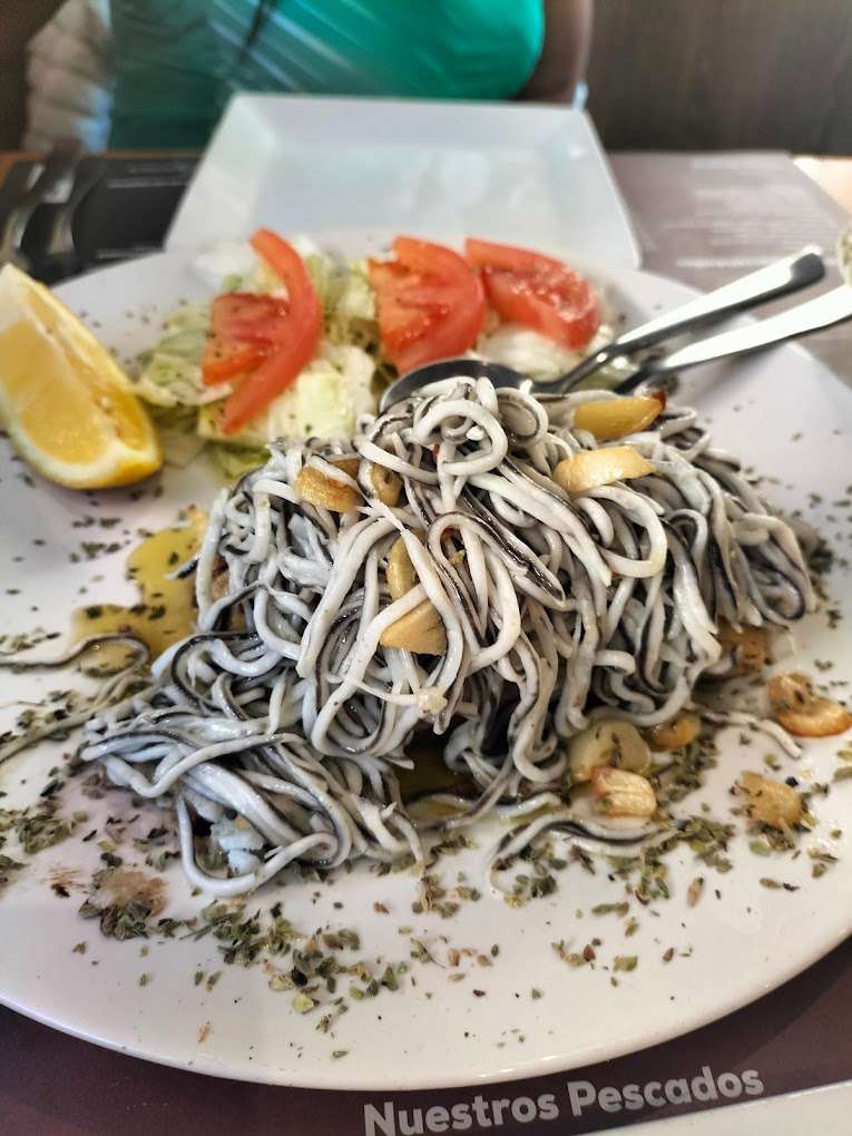Lomo de bacalao a la espalda con gulas