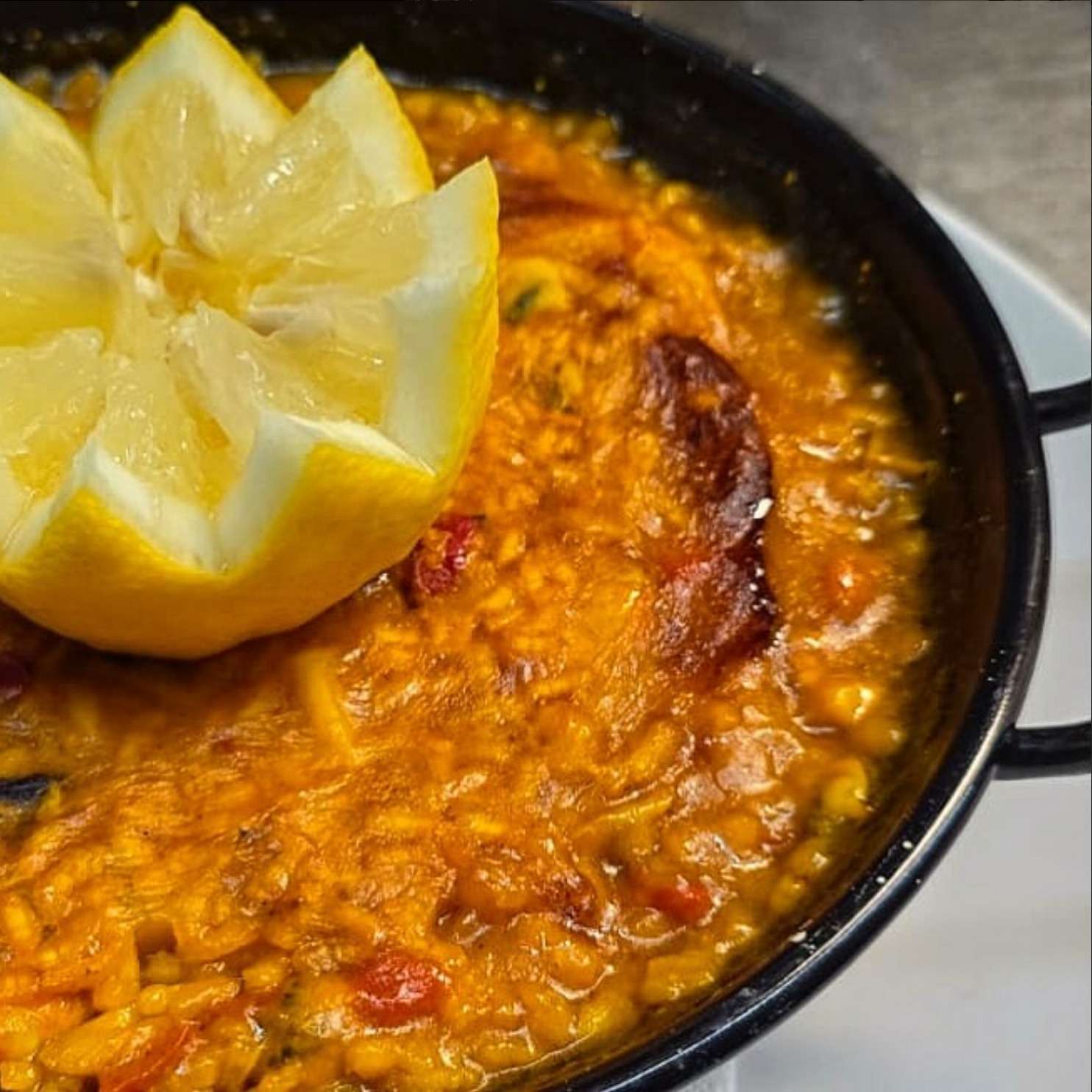 Paella de pescado y mariscos