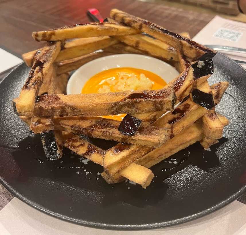 Bastones de berenjenas fritas