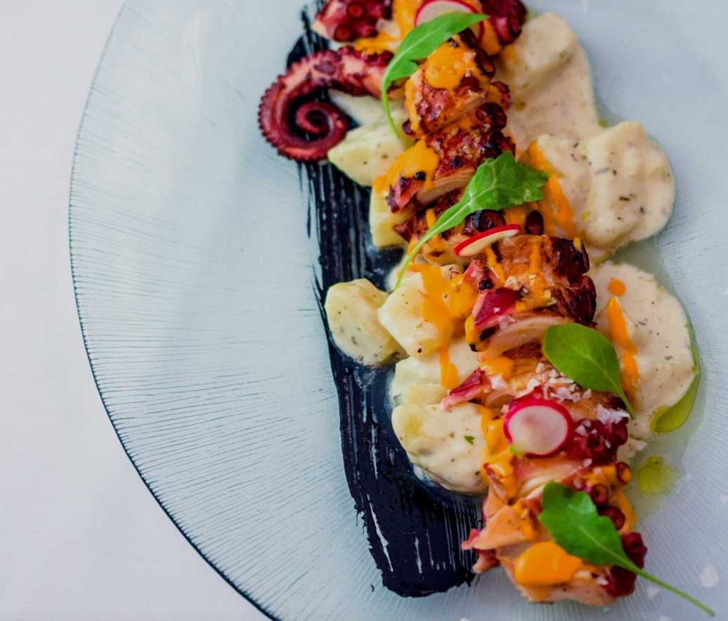 Pulpo braseado con alioli de pimentón de la Vera