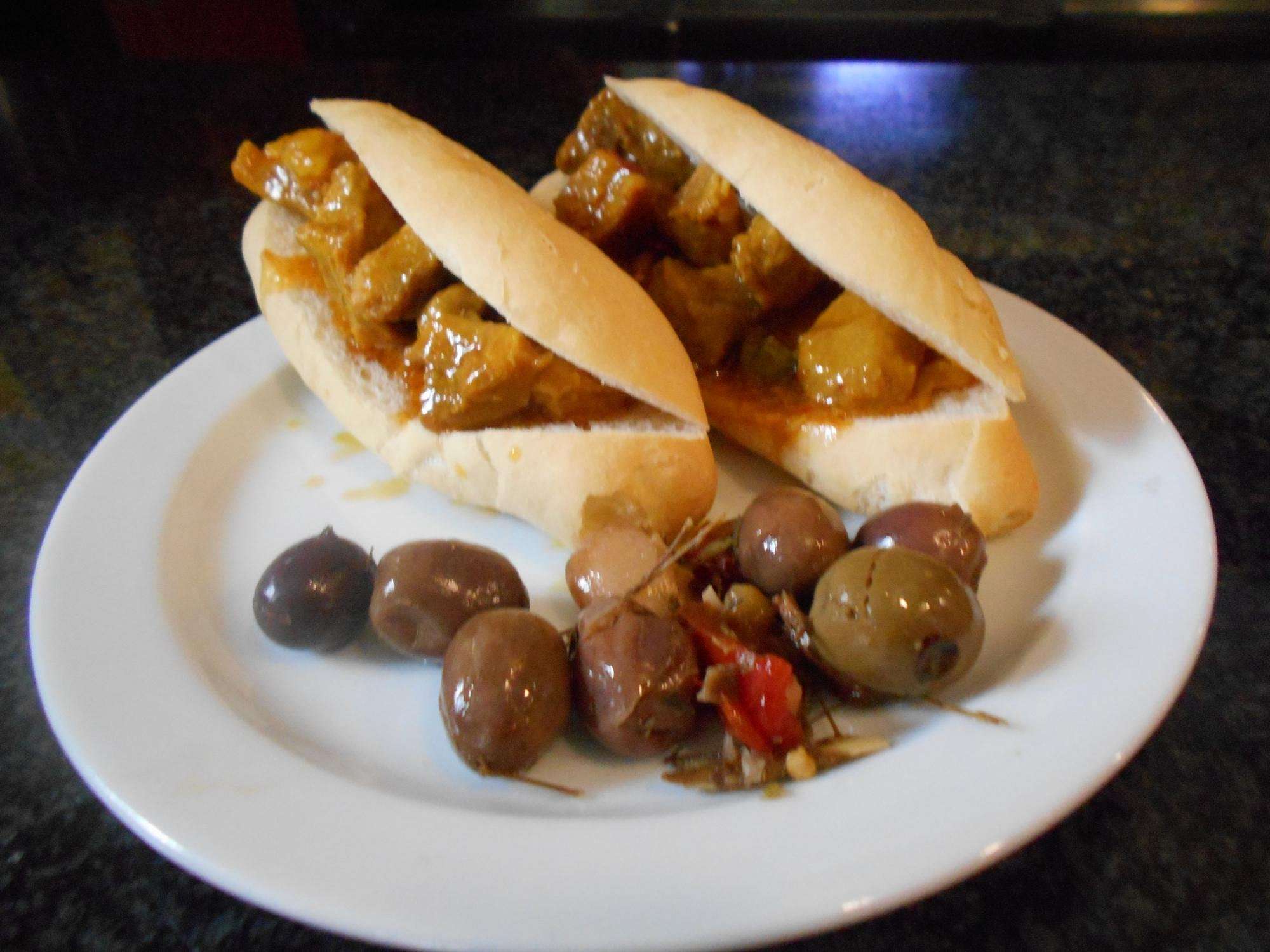 BOCADILLO CARNE EN SALSA