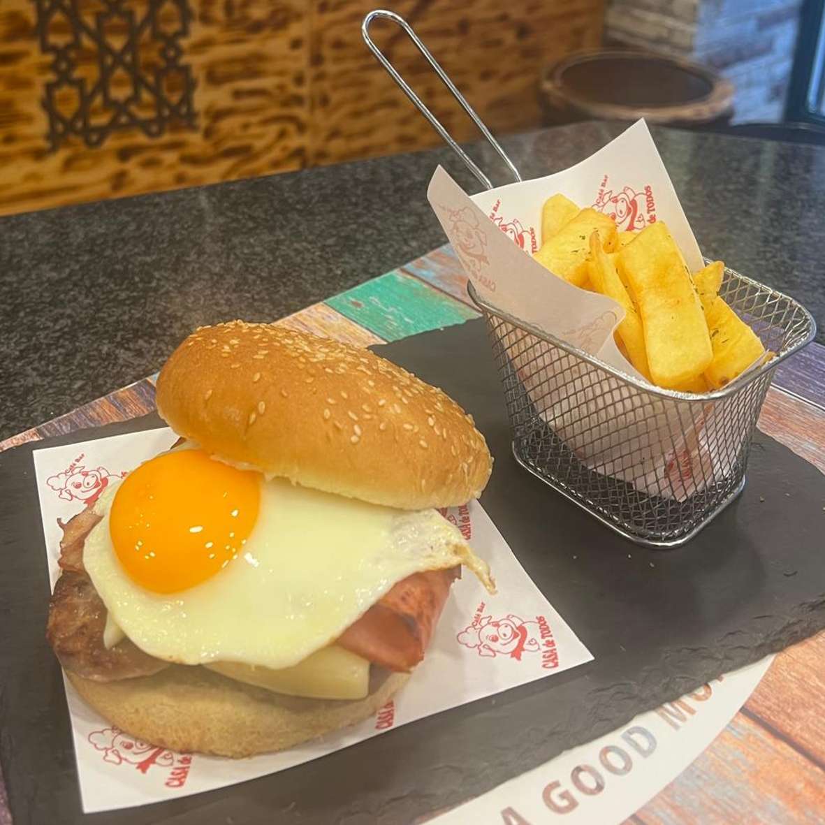 HAMBURGUESA COMPLETA
