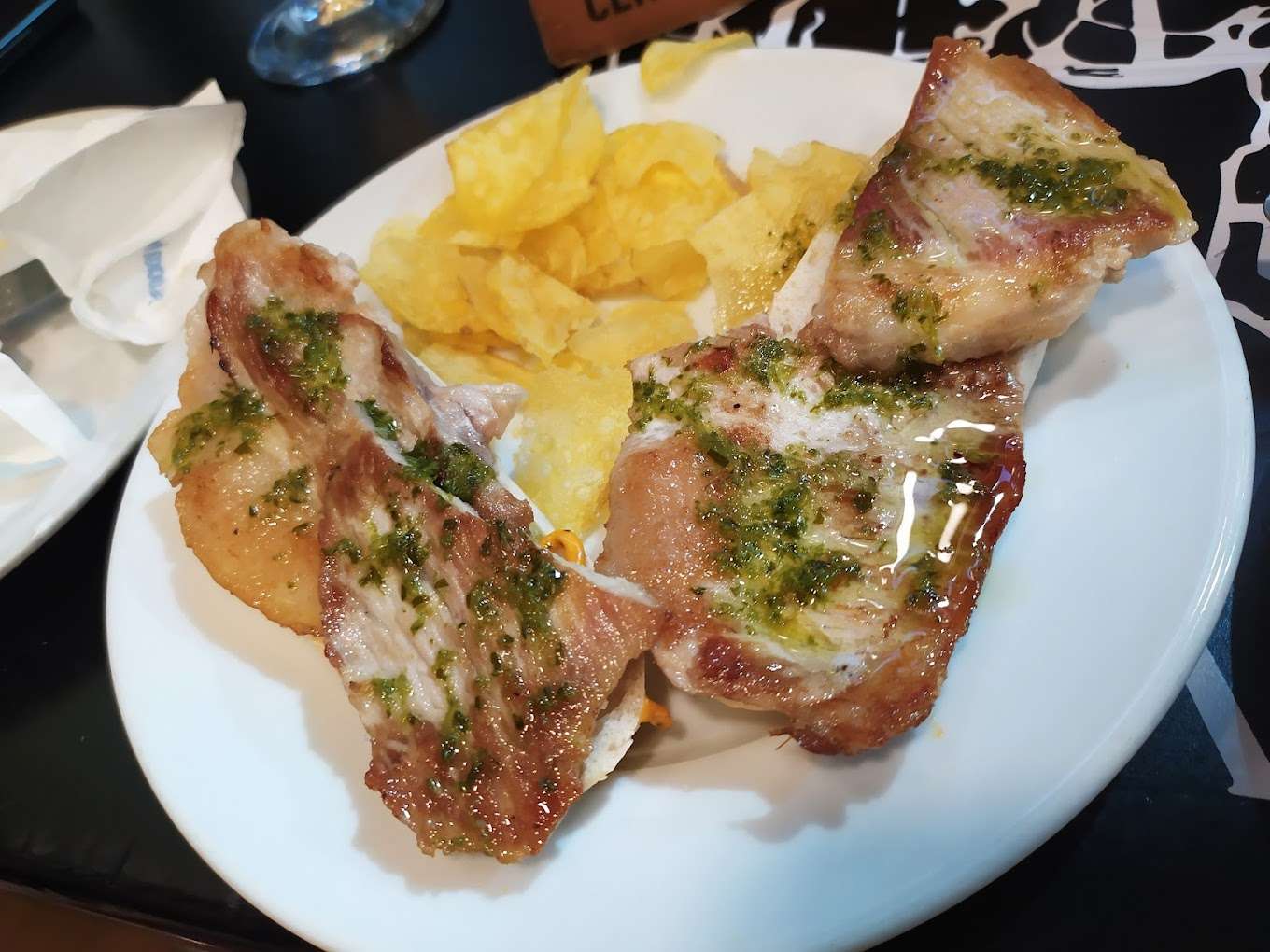 MONTADITO LOMO CON AJO Y PEREJIL