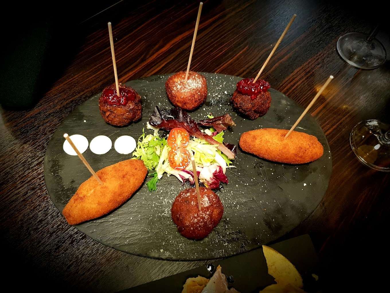 Ración de croquetas caseras