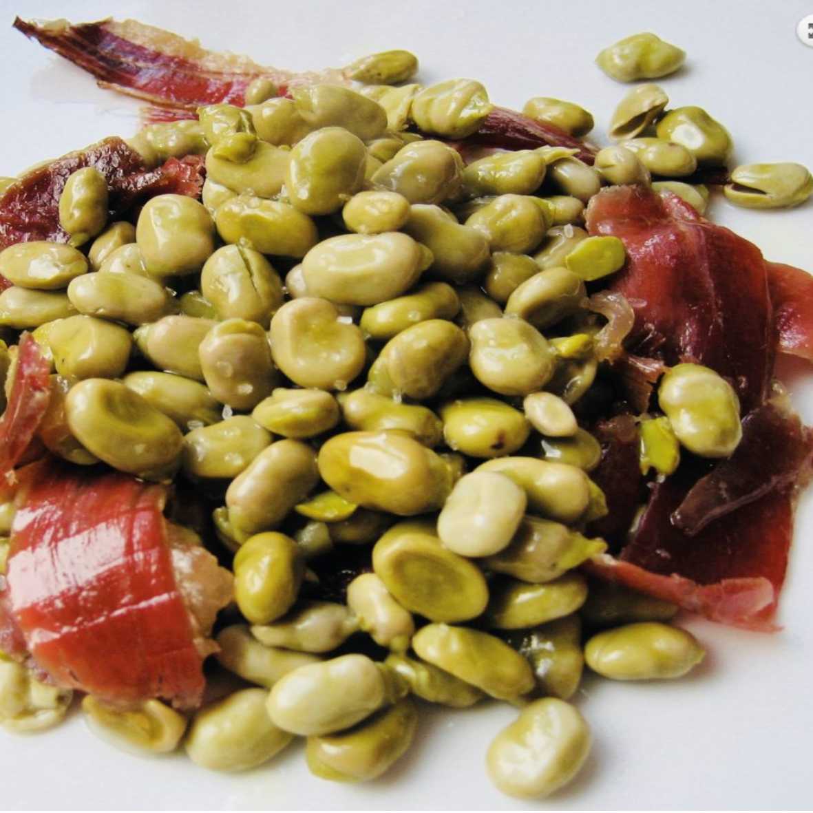 HABITAS DE GRANADA CON CEBOLLA Y JAMÓN SERRANO