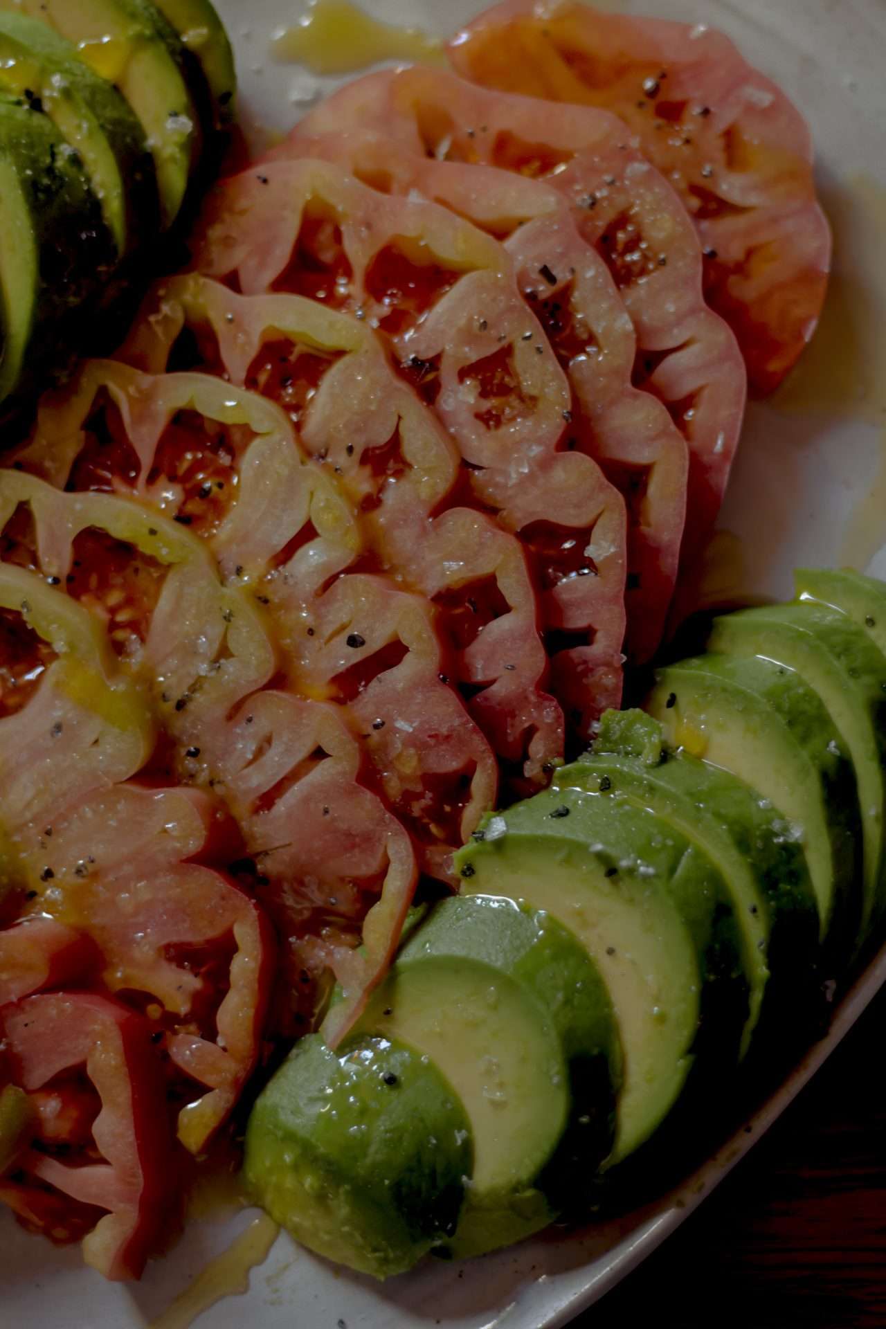 Tomate rosa de la Reina con aguacate de Arraigo