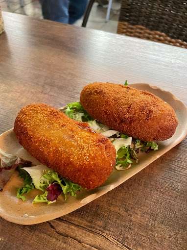 Croquetón cremosa casera pollo o jamón (ud.)
